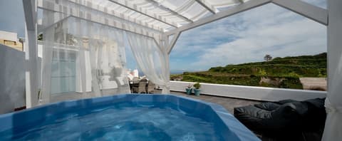 For All Seasons Mansion, Room