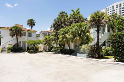 Miami River Inn By Renzzi, Reception