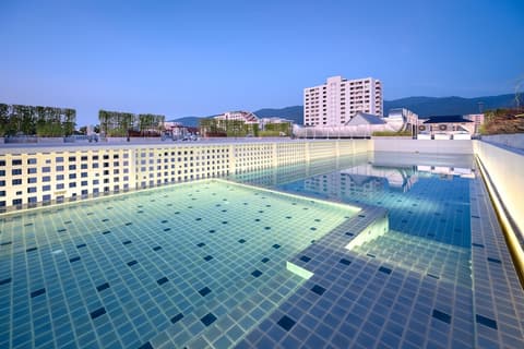 Novotel Chiangmai Nimman Journeyhub, Outdoor pool