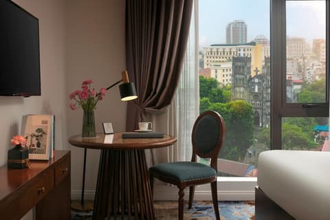 The Oriental Jade Hotel, Room