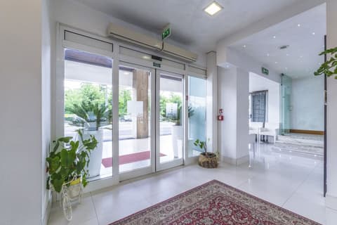 Suite Hotel Elite, Interior entrance