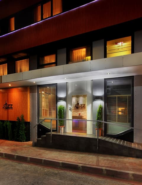 Jazz Hotel, Front of property