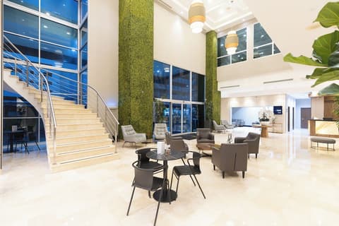 Victoria Hotel and Suites Panama, Reception