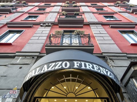 Palazzo Firenze, Front of property
