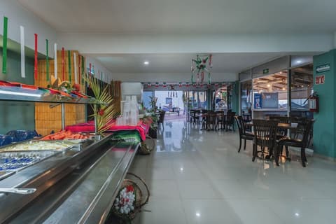 Hotel Imperial las Perlas, Breakfast meal