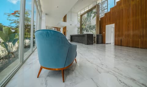 Ocean V Hotel, Lobby