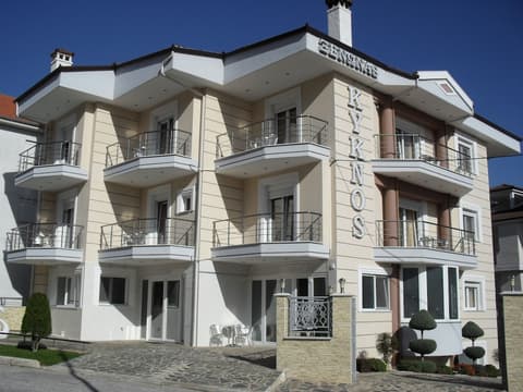 Kyknos De Luxe Hotel, Exterior
