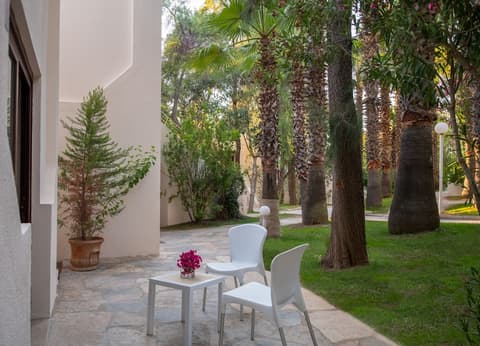 DoubleTree by Hilton Bodrum Işıl Club Ultra All Inclusive Resort, Terrace/patio