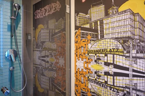 Generator Berlin Alexanderplatz, Room