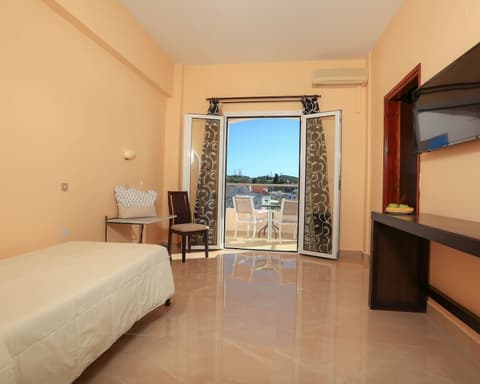 Cavomarina Beach-Adults Only, Room