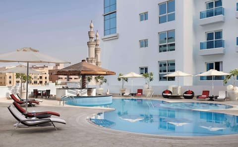 Hyatt Place Dubai Al Rigga, Pool