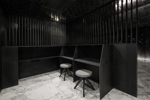 Tuve, Business center