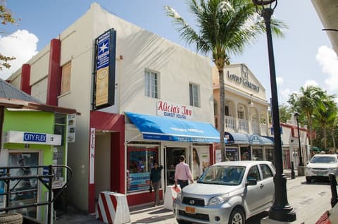 Alicia's Inn, Front of property