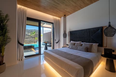 Ftelia Black Villas, Room