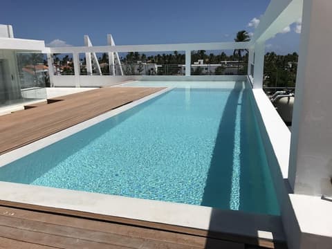 Ducassi Suites Rooftop Pool Beach Club & Spa, 