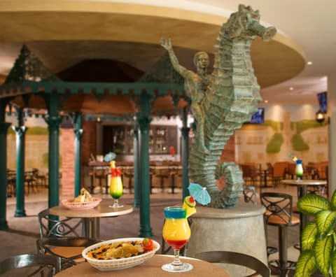 Crown Paradise Club All Inclusive, Bar