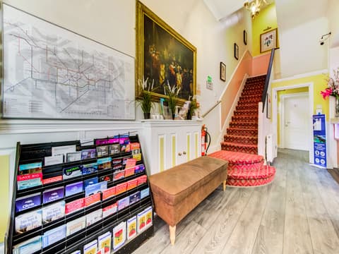 Grantly Hotel, London Shepherd's Bush, Lobby