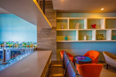 Pacific Palace Beach Tower Hotel, Sports and Entertainment