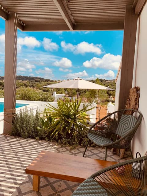 Casa na Colina : The Cottage and The Long House, 