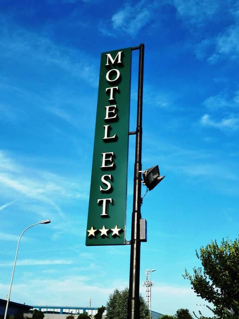 Hotel Motel Est, 