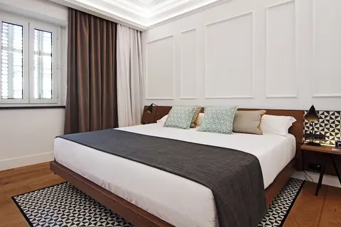 One Shot Reina Victoria, Room