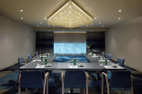 Tilal Jabal Alkabah, Meeting facility