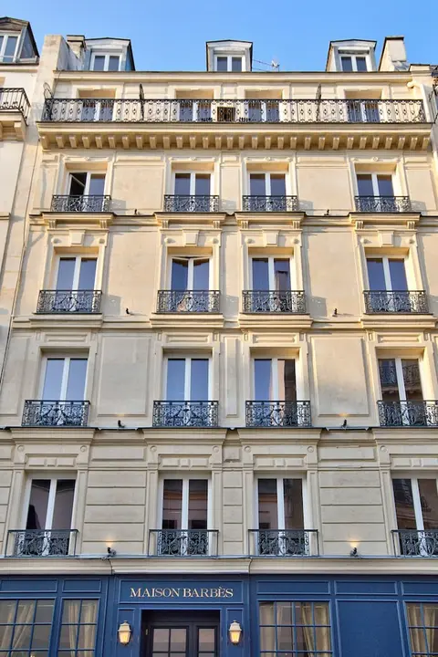 Maison Barbès, Exterior