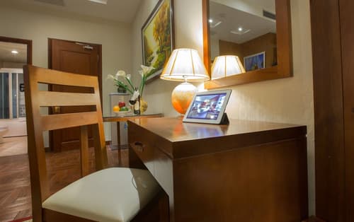 Emerald Hotel Hanoi Hai Ba Trung, 