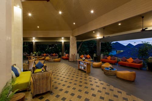 Mandarava Resort and Spa Karon Beach, Lobby sitting area