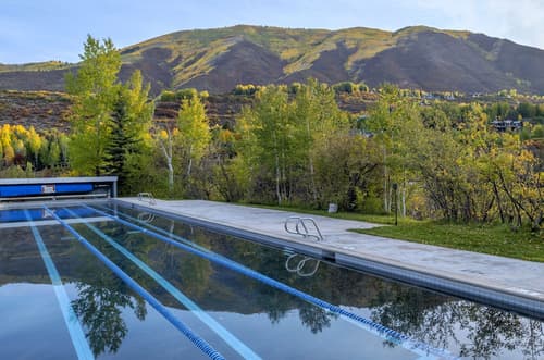 Aspen Meadows Resort, Pool