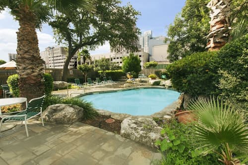 Crockett Hotel, Pool