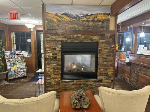 Days Inn & Suites by Wyndham Gunnison, Reception