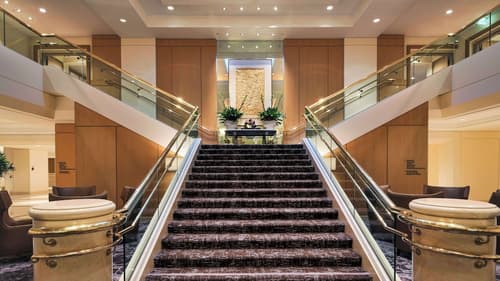 Hilton Los Angeles Airport, Lobby