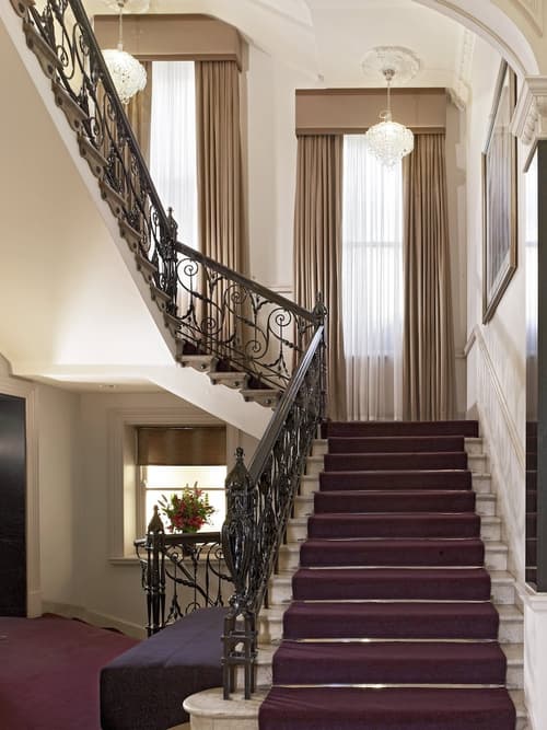 Thistle London Holborn, Lobby