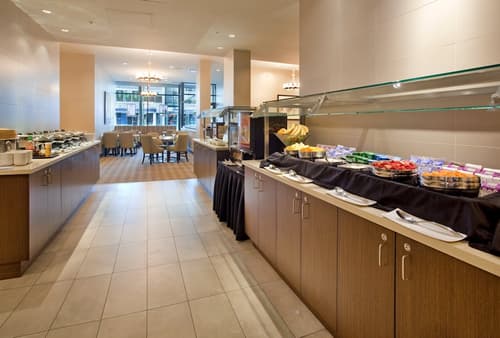 Holiday Inn Vancouver Centre by IHG, Restaurant