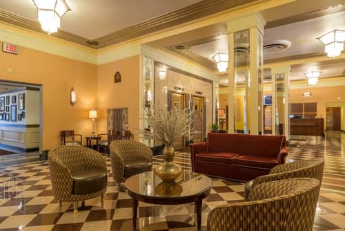 Ambassador Hotel Milwaukee, Trademark Collection by Wyndham, Lobby sitting area