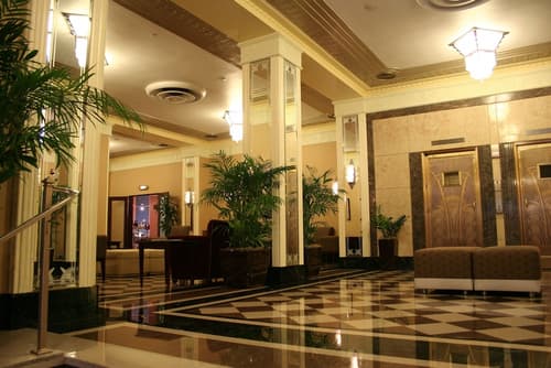 Ambassador Hotel Milwaukee, Trademark Collection by Wyndham, Interior entrance