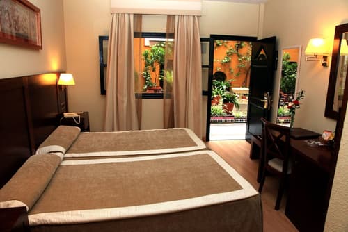 Hotel Cervantes, Room