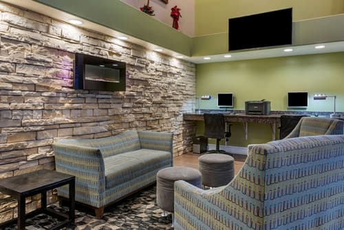 Best Western Airport Albuquerque InnSuites Hotel & Suites, Lobby