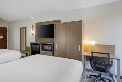 SureStay Plus Hotel by Best Western Chicago Lombard, Room