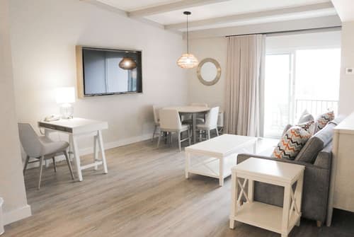 Howard Johnson by Wyndham Middletown Newport Area, Room