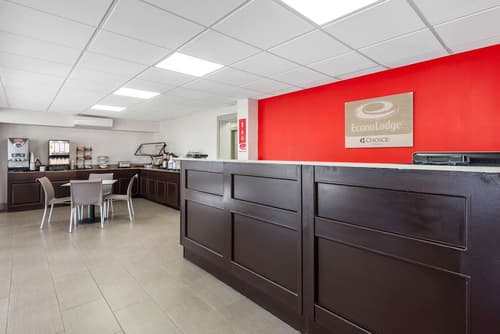 Econo Lodge Airport at RJ Stadium, Lobby