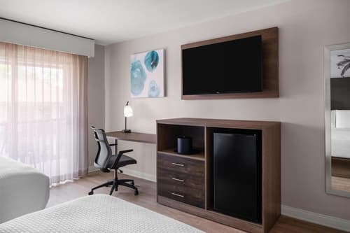 Best Western Plus Pepper Tree Inn, Room