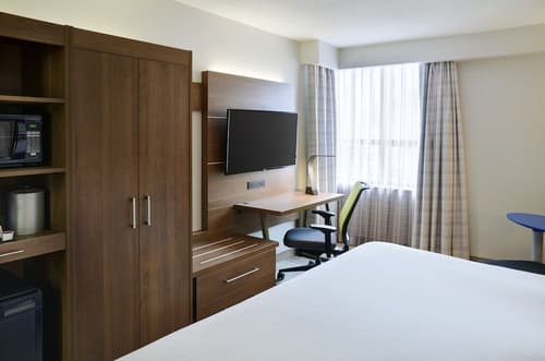 Holiday Inn Express Toronto - Downtown by IHG, Room