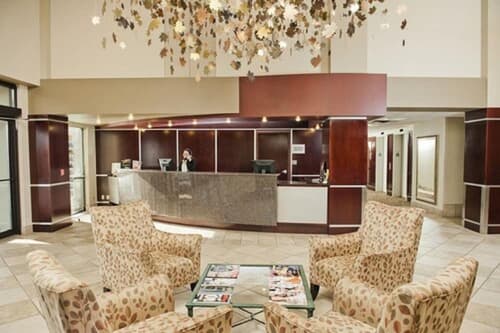 Quality Inn & Suites Bay Front, Lobby sitting area