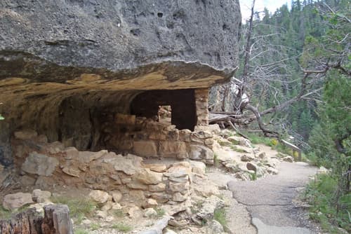 Kings House Motor Hotel, Point of interest