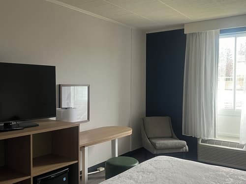 Spark by Hilton Lockport, Room