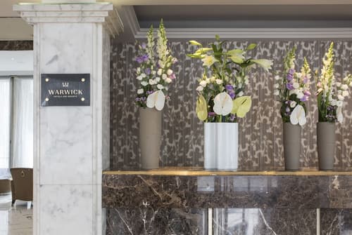 Warwick Geneva, Reception