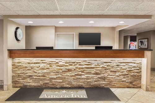 AmericInn by Wyndham Madison West, Lobby