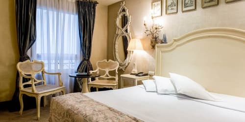 Hôtel Chateaubriand Champs Elysées, Room